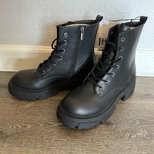 Combat boots